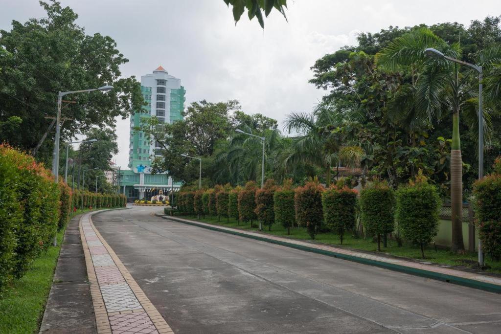 Sky Star Hotel Rangum Exterior foto